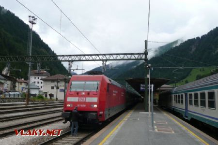 Brennero: vlak EC Garda dojel s lokomotivou řady 101 DB © Tomáš Kraus, 8.7.2008