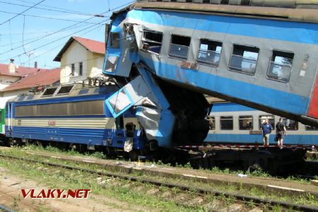 14.07.2007 - Čerčany: srážka vlaku R 633 s odstavenou soupravou vlaku Os 9122 © Drážní inspekce