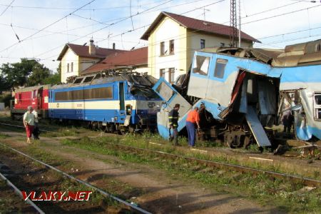 14.07.2007 - Čerčany: srážka vlaku R 633 s odstavenou soupravou vlaku Os 9122 © Drážní inspekce