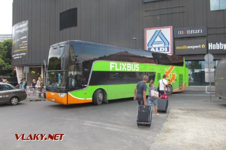 07.07.2018 – Katovice: Flixbus do Berlína, který jel cca 2 min za námi (bývalý PolskiBus, jenž už zezelenal) © Dominik Havel
