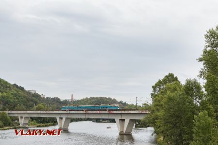 10.8.2018 - Praha-Holešovice: 451.025/451.026 na mostě přes Vltavu, Os 12126 © Jiří Řechka