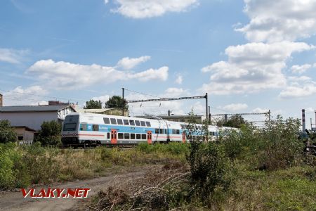15.8.2018 - Praha-Strašnice: 471.016 projíždí současnou tratí © Jiří Řechka