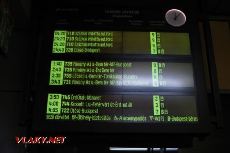 01.06.2018 – Érd: odjezdová tabule s nočními spoji na autobusovém nádraží © Dominik Havel