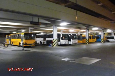 01.06.2018 – Érd: autobusové nádraží, autobusy Ikarus, MAN, Mercedes a Volvo © Dominik Havel