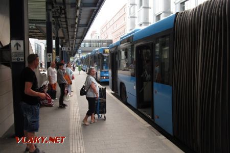 02.06.2018 – Budapešť: Köbánya-Kispest, kolona autobusů NAD za metro M3 © Dominik Havel