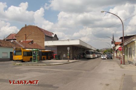 02.06.2018 – Esztergom: dnešní autobusové nádraží má tvar ostrovního nástupiště © Dominik Havel