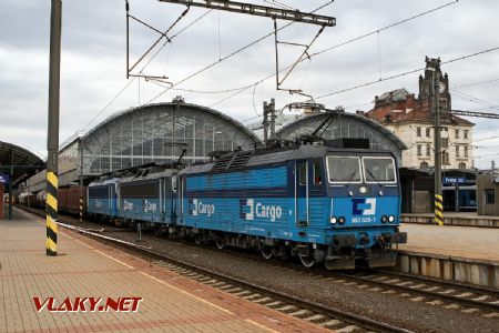 25.10.2018 - Praha hl.n.: 363.528, ČD cargo přes hlavní nádraží © Jiří Řechka