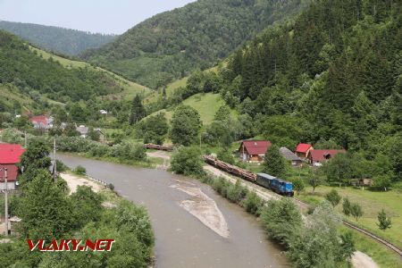 17.06.2016 - Valea Scradei: naložený ťažobný drevársky vlak pri návrate © Martin Hajtmanský