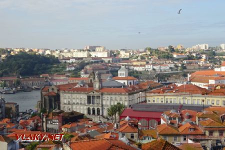 Porto, pohled na burzu ve čtvrti Ribeira, 16.10.2018 © Jiří Mazal