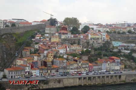 Porto, čtvrť Ribeira s pozemní lanovkou Guindais, 16.10.2018 © Jiří Mazal