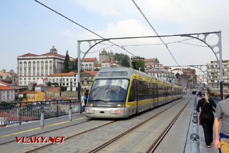 Porto, most Ponte Dom Luís I s tramvají Flexity Outlook Eurotram, 16.10.2018 © Jiří Mazal