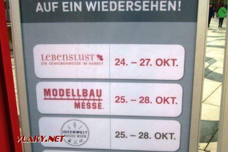 25.10.2018 - Modellbau Viedeň, aktuálne paralelné akcie na tabuli pri vstupe © Juraj Földes