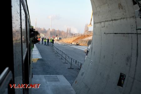 16.11.2018 - zvláštní vlak SŽDC: výjezd z tunelu do jiného počasí © Jiří Řechka