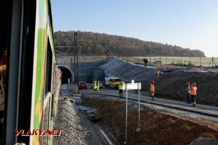 16.11.2018 - zvláštní vlak SŽDC: před zpátečním průjezdem tunelem © Jiří Řechka