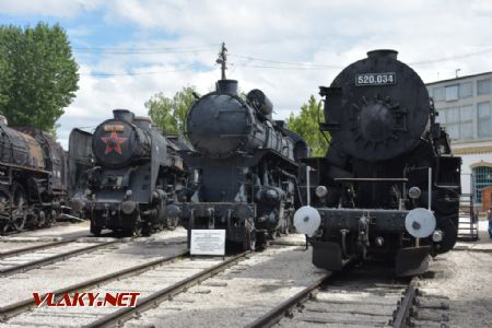 Lokomotivy na paprscích bývalého depa. Železniční muzeum Budapešť, 19.7.2018 © Pavel Stejskal