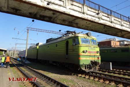 Kutaisi 1, lokomotiva 11-2616 s rychlíkem do Tbilisi, 11.11.2018 © Jiří Mazal