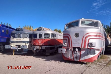 11.11.2018 – Vilanova i la Geltrú: Motorová lokomotíva 350-003 (1949, USA) ťahala súpravy Talgo II a neskôr Talgo III. V strede 353-005, vľavo 354-001. © Jakub Rekem