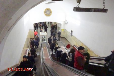 Stanice metra Nádražní náměstí, dole nezbytná budka hlídače, 13.11.2018 © Jiří Mazal