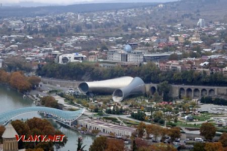 Tbilisi, nová koncertní hala a Most míru, 13.11.2018 © Jiří Mazal