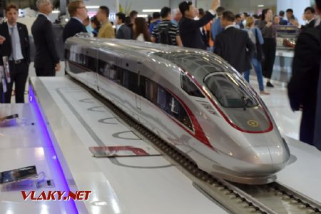 Model vysokorychlostní jednotky Čínských železnic – CRRC. Messe Berlín, 18.9.2018 © Pavel Stejskal
