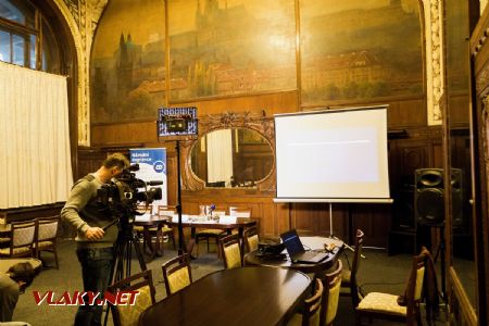 20.11.2018 - Praha hl.n., vládní salonek: příprava na tiskovou konferenci © Jiří Řechka