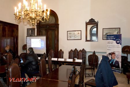 21.11.2018 - Praha Masarykovo n., salonek: před tiskovou konferencí © Jiří Řechka