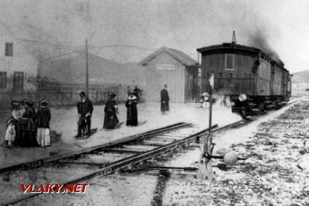St. Egyden, osobný vlak na zastávke v roku 1909. Zdroj: http://deacademic.com/dic.nsf/dewiki/2487007