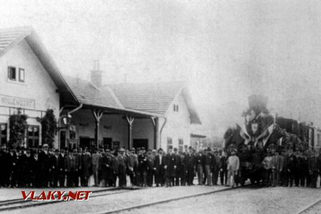 Willendorf, prvý vlak lokálky 19.06.1909 do Neunkirchenu. Zdroj: http://deacademic.com/dic.nsf/dewiki/2487007