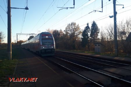 Kariotiškés: Zastavující osobní vlak do Kaunasu © Tomáš Kraus, 21.10.2018
