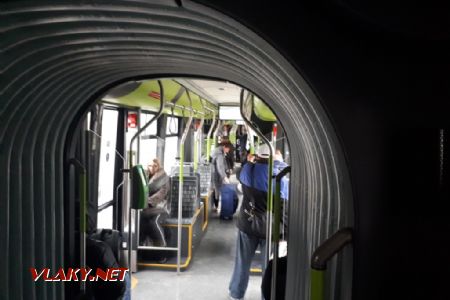 Olsztyn: Interiér tramvaje Solaris Tramino © Tomáš Kraus, 23.10.2018