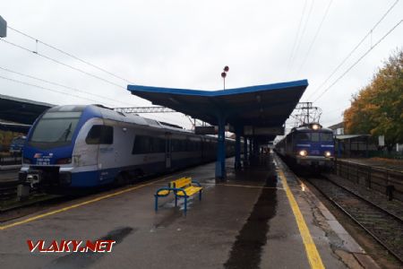 Olsztyn: Čekající IC Flirt a EP07 s vlakem TLK Sienkiewicz směr Kraków © Tomáš Kraus, 23.10.2018