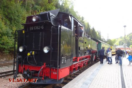 Kurort Kipsdorf, lokomotiva 99.1762-6 připravena k odjezdu do Freitalu, 29.9.2018 © Jiří Mazal