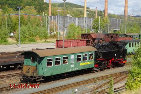 Freital-Hainsberg, posun lokomotivy 99.1762-6 s osobním vozem, 29.9.2018 © Jiří Mazal