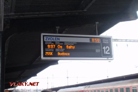 2.1.2019 - Zvolen os.st.: Informačná tabuľa s vypísaným osobným vlakom do Šiah © Rastislav Backa