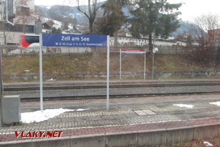 29.12.2018 – Zell am See: společné nástupiště pro oba rozchody © Dominik Havel
