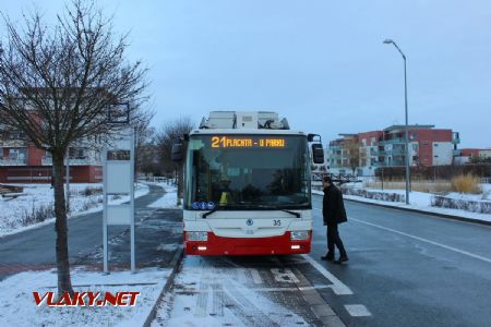 04.02.2019 - Hradec Králové, U Parku: parciální trolejbus Škoda 30Tr č. 35 na jediné konečné linky 21 © PhDr. Zbyněk Zlinský