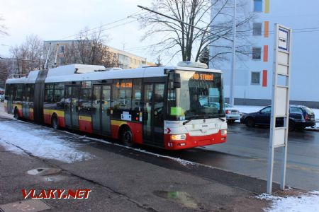 04.02.2019 - Hradec Králové, Pod Strání: trolejbus Škoda 31Tr č. 61 zastavuje na výstupním stanovišti © PhDr. Zbyněk Zlinský