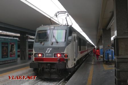 Napoli Centrale, lokomotiva E.401 s vlakem IC, 19. 02. 2019 © Libor Peltan
