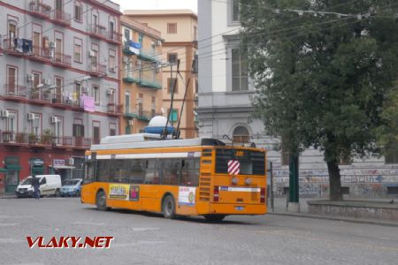 Neapol, trolejbus AnsaldoBreda na smyčce Piazza Carlo III, 19. 02. 2019 © Libor Peltan