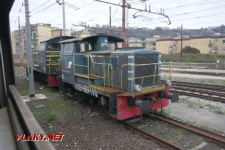 Napoli Campi-Flegrei, posunovací lokomotivy řad 225 a 245, 19. 02. 2019 © Libor Peltan