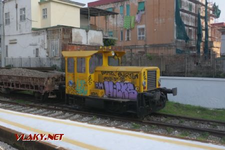 Fuorigrotta, neznámá posunovací lokomotiva na pracovním vlaku Cumany, 21. 02. 2019 © Libor Peltan