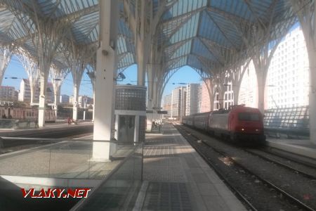 Lisboa Oriente: Čekající vlak IC před odjezdem na jih © Tomáš Kraus, 22.2.2018