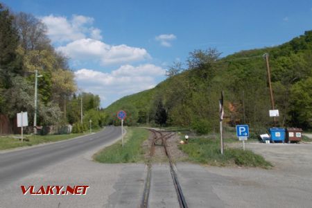 Morgó, začiatok koľajiska stanice zo smeru Kismaros ÁEV (Verőce); 22.04.2016 © Michal Čellár