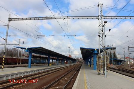 29.03.2019 - Havlíčkův Brod: rekonstruovaná nástupiště 3 a 2, vlevo původní 4 a vpravo 5. © PhDr. Zbyněk Zlinský