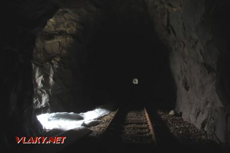Boční díra v nejdelším tunelu starého vrcholového úseku Bergensbanen, 23. 7. 2018 © Libor Peltan
