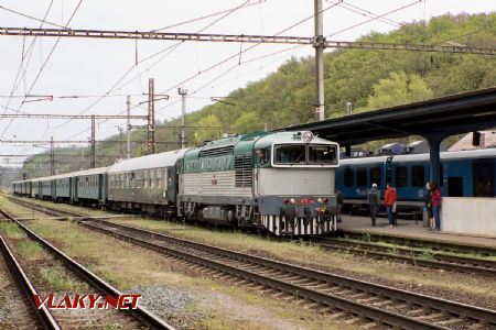 27.4.2019 - Kralupy nad Vltavou: T 478.101, motorový vlak ''Sv. Jiří'' na Řipskou pouť © Jiří Řechka