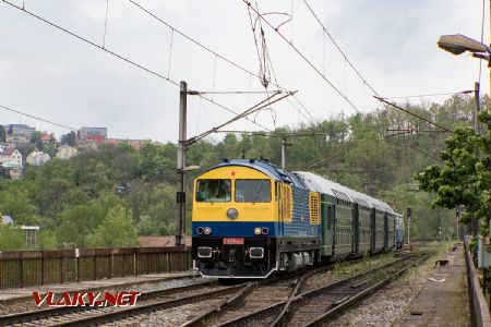 27.4.2019 - Praha-Holešovice: T 499.0002, osobní vlak do Kralup nad Vltavou © Jiří Řechka