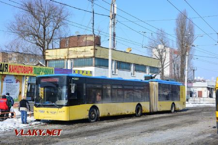 25.02.2018 - Kyjev, Petrivka, trolejbus LAZ E301D1, ev. č. 3607 © Václav Vyskočil