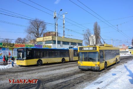 25.02.2018 - Kyjev, Petrivka, trolejbus MAZ-103T ev. č. 315, LAZ E301D1, ev. č. 3607 © Václav Vyskočil
