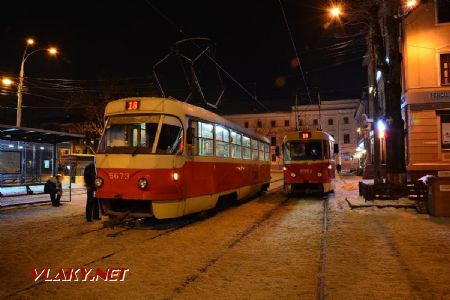25.02.2018 - Kyjev, Kontraktova plosča, tramvaj T3SU ev. č. 5673, T3SUCS ev. č. 5952 © Václav Vyskočil